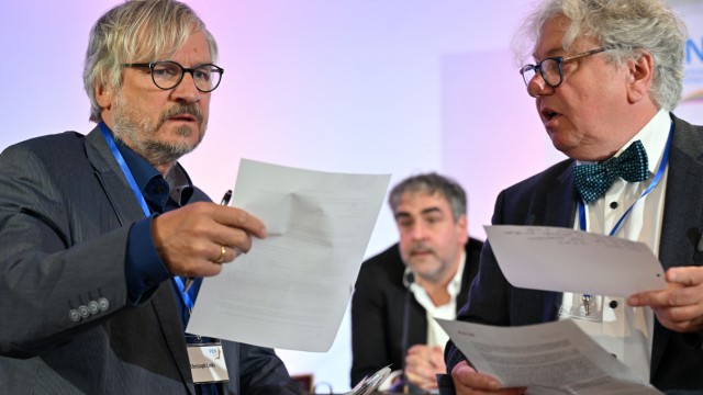 The feud between the writers: Fight over the Course: Christoph Lynx (left), Christoph Nicks (right), members of the PEN and Deniz Yucel, who was still a member of the PEN at the time.