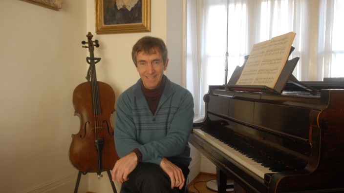 Porträt: Der Komponist und Cellist Graham Waterhouse aus Weßling
