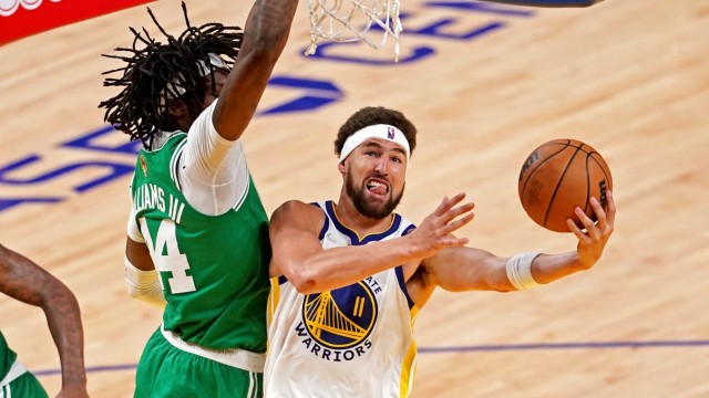NBA Finals: Annoyed, frustrated, dissatisfied with himself: Klay Thompson (right) is still struggling against Boston in the final series.
