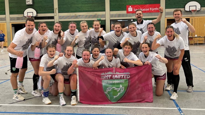 Handball: Die Spielerinnen des TSV EBE Forst United feiern ihren Erfolg.