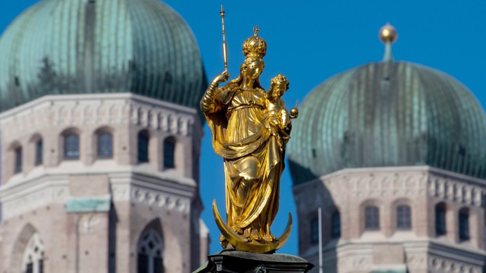 Denkmal vor dem Rathaus: Die Mariensäule auf dem Marienplatz wurde zum Dank dafür errichtet, dass München und Landshut im Dreißigjährigen Krieg nicht zerstört wurden.