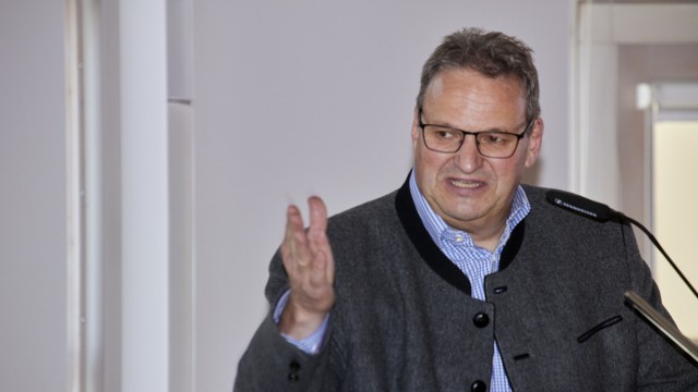 Energieversorgung: "Wasserkraft und Photovoltaik sind bei uns ergiebiger": Landrat Josef Niedermaier.