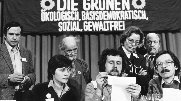 Die Grünen und der Krieg: Gründungsparteitag der Grünen 1980 in der Stadthalle in Karlsruhe.