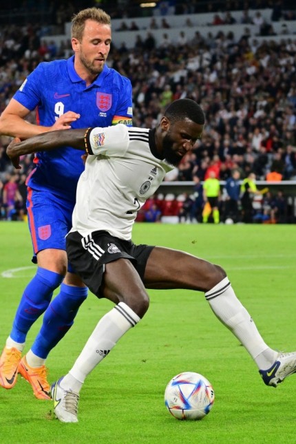 Germany national team: Antonio Rudiger has managed to stand in the way of the best striker in the world - here: England's Harry Kane (left).