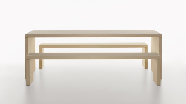 Mailänder Möbelmesse: Klug und simpel: Bank und Tisch "Bench" von Konstantin Grcic für Plank.