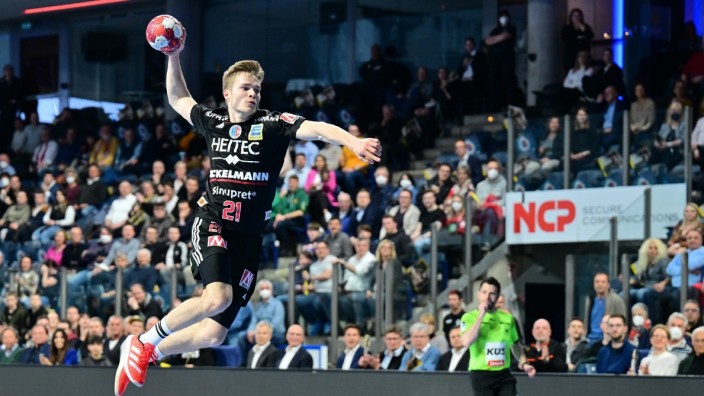 Handball: Im Anflug: Die Balleroberung zählt zu Christopher Bissels Spezialitäten, die er in hoher Prozentzahl zu Kontertoren nutzt.