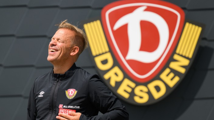Dynamo Dresden: Schluss mit traurig: Markus Anfang, neuer Trainer des Drittligisten Dynamo Dresden, hat bei seiner Vorstellung jn der neuen Heimat eine Menge Spaß.