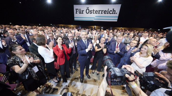 Österreich: Der Rechnungshof vermutet, dass die ÖVP 2019 erneut die Wahlkampfkosten-Obergrenze überschritten hat. In diesem Fall wären saftige Strafen fällig.