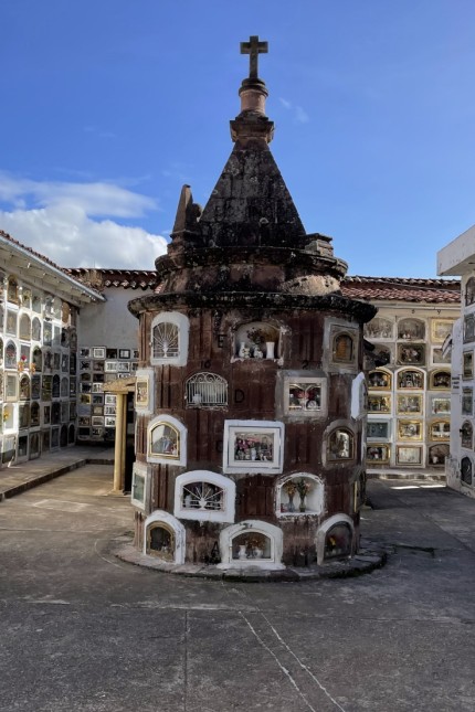 SZ-Serie "Ein Anruf bei ...": Der Cementerio General de La Almudena in Peru - einer der schönsten Friedhöfe der Welt, wenn man Rosie Grant fragt.