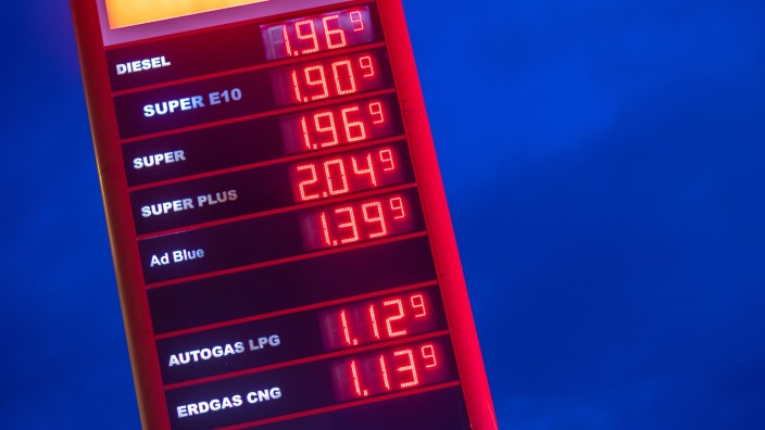 Spritpreise: Ein Tankrabatt sollte Autofahrer eigentlich entlasten. Doch die Preise an den Tankstellen sind viel weniger gesunken als erhofft.