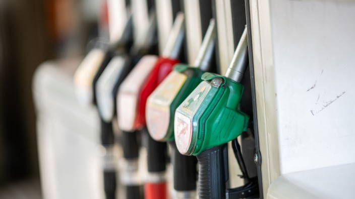 Benzinpreis-Debatte: "Überhaupt nicht befriedigend": Das sagt Wirtschaftsminister Robert Habeck über die Auswirkung der Steuersenkung.