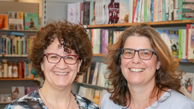 Lesenswertes: Der Laden "Lesezeichen" von Helen Hoff (links) und Katrin Schmidt hat den Deutschen Buchhandlungspreis 2021 für die "Beste Buchhandlung" gewonnen.