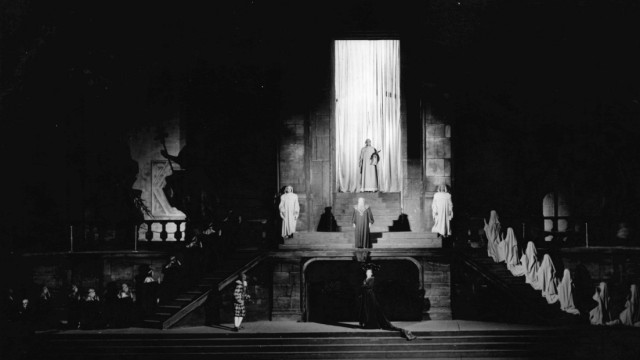 Festival in Passau: Das "Salzburger große Welttheater", ein Schauspiel von Hugo von Hofmannsthal, 1957 am Passauer Dom.