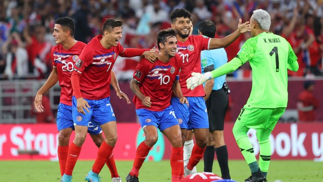 WM-Gegner Costa Rica: WM-Ticket gelöst: Costa Ricas Feldspieler feiern mit Torwart Kaylor Navas (rechts).