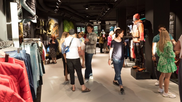Wirtschaft: 400 Quadratmeter voller Mode und Equipment: der neue Norrøna-Store an der Sendlinger Straße.