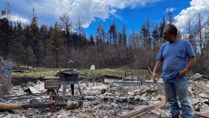 Wetter in den USA: Die Reste eines niedergebrannten Hauses in New Mexico zeugen vom größten Wildfeuer in der Geschichte des US-Bundesstaates.