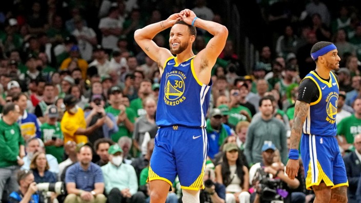 Neuer NBA-Champion: Da ahnte er es schon: Stephen Curry während des letzten Viertels.