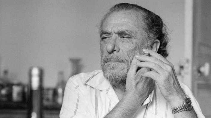 Literatur: "Ausdauer ist wichtiger als sonstwas": Charles Bukowski, hier Ende der Siebzigerjahre, wäre 2020 hundert Jahre alt geworden. Jetzt wird, leicht verspätet, gefeiert.