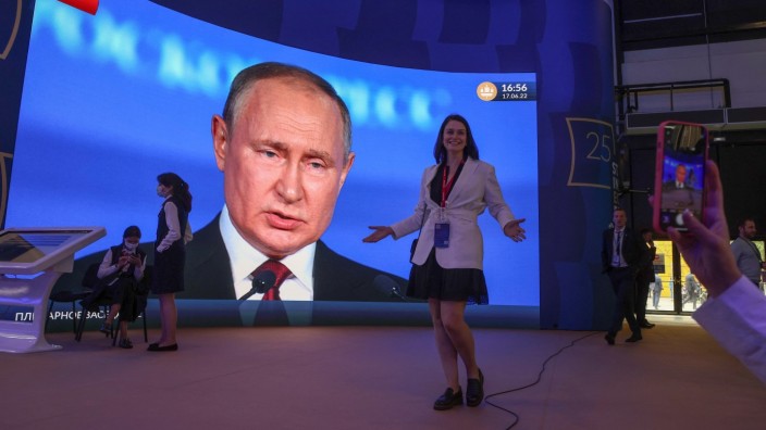 Russland: Putin bei seiner Rede in Sankt Petersburg auf dem Internationalen Wirtschaftsforum.