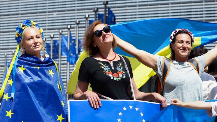 Europäische Union: Begeisterung für Europa: Vergangene Woche haben Unterstützer der Ukraine vor dem Sitz der EU-Kommission demonstriert.