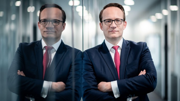 RWE-Chef Markus Krebber: Markus Krebber, 49, wechselte vor zehn Jahren von der Commerzbank zu RWE, stieg zum Finanzvorstand auf und ist seit gut einem Jahr Chef des größten deutschen Stromerzeugers.