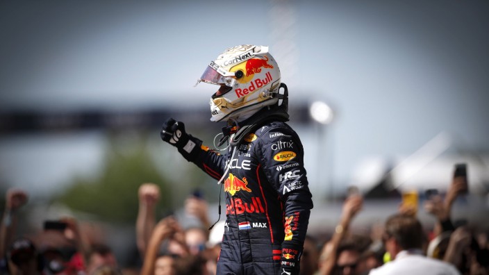 Formel 1 in Montreal: Sechster Sieg im neunten Rennen: Max Verstappen lässt sich feiern.