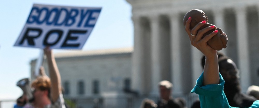 Pro-Life-Demonstranten vor dem Supreme Court in Washington, DC. Die Debatte um das Recht auf Abtreibung ist extrem polarisiert.
