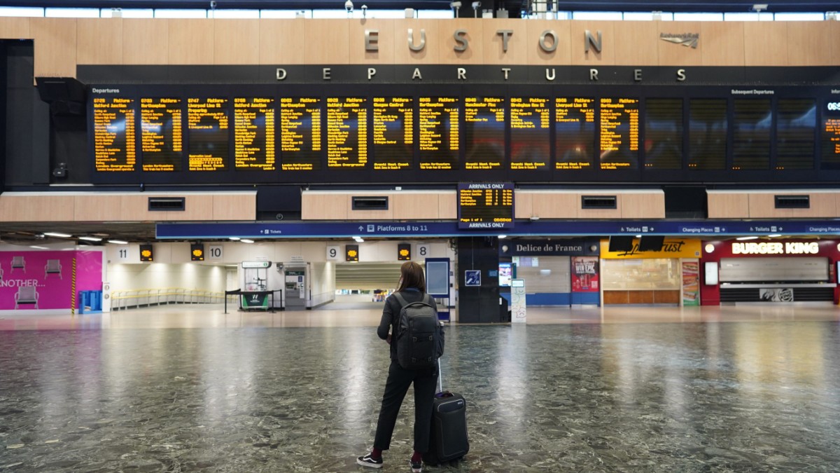 UK: Biggest rail strike in 30 years - Economy