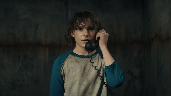 "The Black Phone" im Kino: Finney (Mason Thames) wird das sechste Opfer des "Grabbers" im Horrorthriller "The Black Phone".