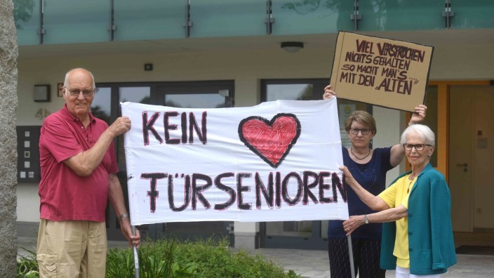 Karlsfeld: Organisieren den Senioren-Protest: Eckart Moj, Claudia Micklich und Renate Röslmair (r.).