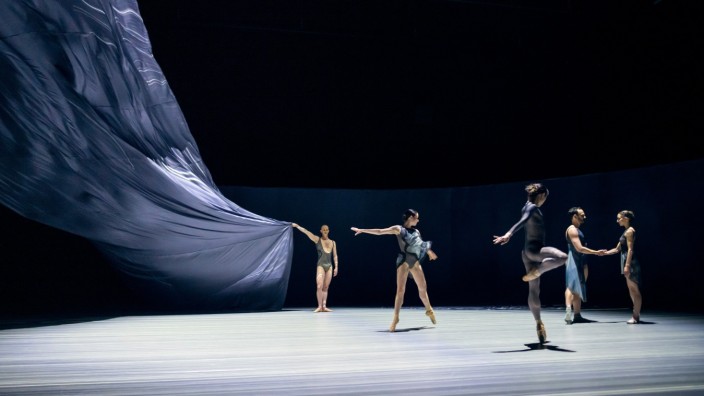 Tanz: Flamboyant: "Xerrox Vol. 2" in der Choreografie von Richard Siegal.