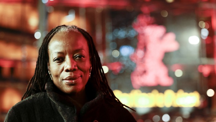 Simbabwe: Tsitsi Dangarembga bei der Berlinale 2022, wo sie der Jury angehörte.