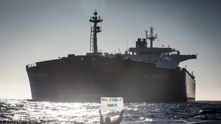 G-7-Gipfel: Umweltprotest gegen russischen Öltanker in der Ostsee: Europa deckt noch immer einen Großteil seines Energiebedarfs mit Importen aus Russland.