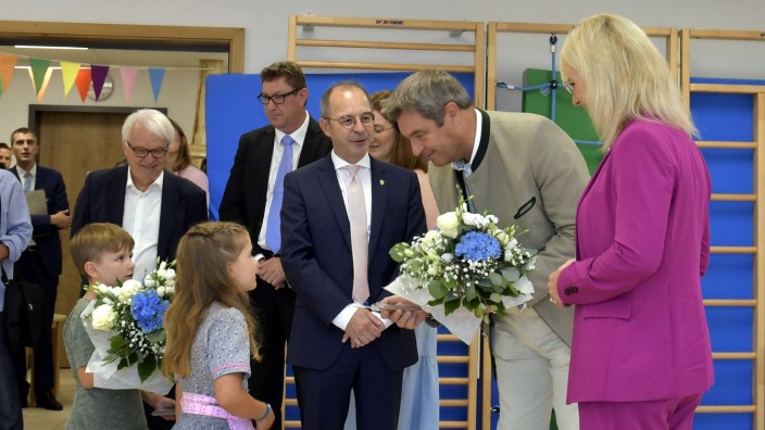 Dorfen: Ministerpräsident Markus Söder und Ulrike Scharf zu Besuch im Kindergarten Sonnenhügel.