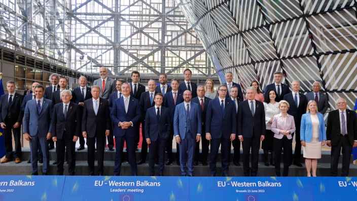 Europäische Union: Ein eher gequältes Familienfoto: das Treffen der EU und der Westbalkanstaaten am Donnerstag.