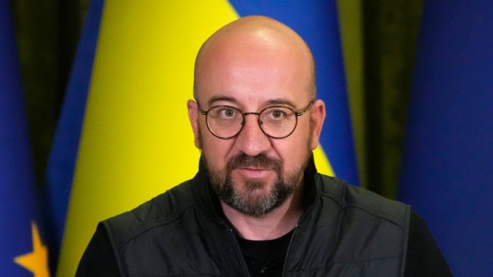 Ratschef Michel schlägt EU-Kandidatenstatus für Ukraine vor