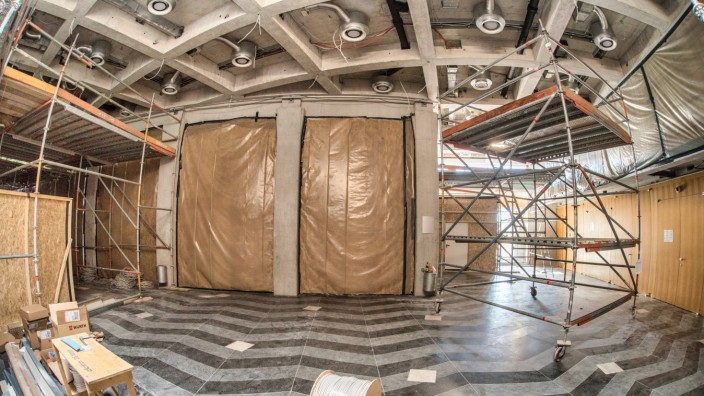 Starnberger Schlossberghalle: Die Starnberger Schlossberghalle - hier das Foyer - wird renoviert, voraussichtlich erst zum Jahresende 2022 sind die Arbeiten abgeschlossen.