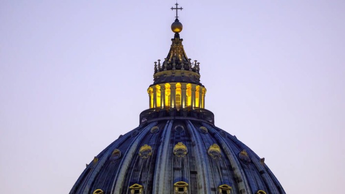 Katholische Kirche: Kuppel des Petersdoms in Rom