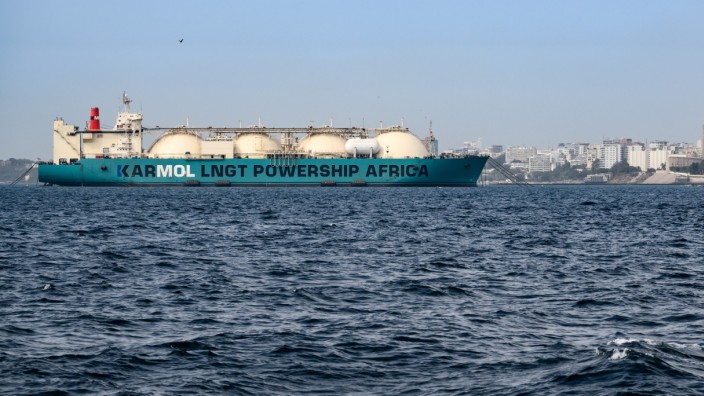 Gas: LNG-Transportschiff vor Dakar im Senegal