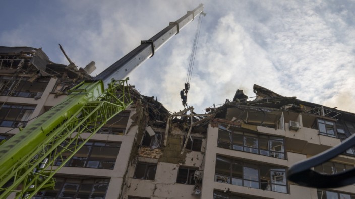 Ukraine: Zerstörtes Wohnhaus in Kiew.