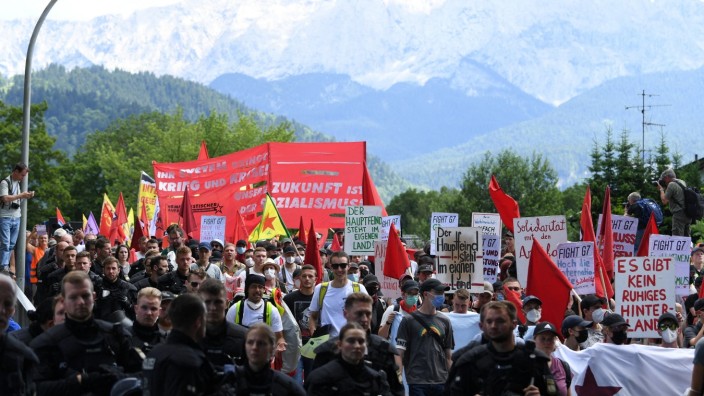 G-7-Gipfel: Ungefähr 900 Menschen haben am Sonntag in Garmisch-Partenkirchen gegen den G-7-Gipfel protestiert.