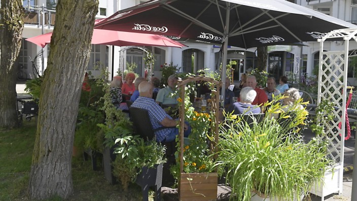 Ortszentrum: Beliebter und neuerdings auch umstrittener Treffpunkt in Unterhaching: das Café Lani.