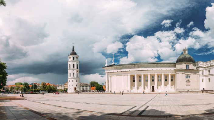 Tomas Venclova: "Variation über das Thema Erwachen": Blicke auf sein Land aus größter Nähe und Distanz wechselt der litauische Dichter Tomas Venclova ab. Hier die Kathedrale der Hauptstadt Vilnius.