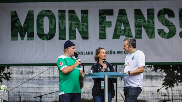 Bundesliga: "Wir finden den Ansatz spannend", sagt Anne Laufmann (Bildmitte) vom SV Werder Bremen.