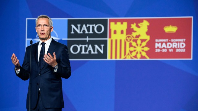 Doku über Verteidigungsbündnis: Nato-Generalsekretär Jens Stoltenberg am Dienstag vor Beginn des Nato-Gipfels in Madrid.