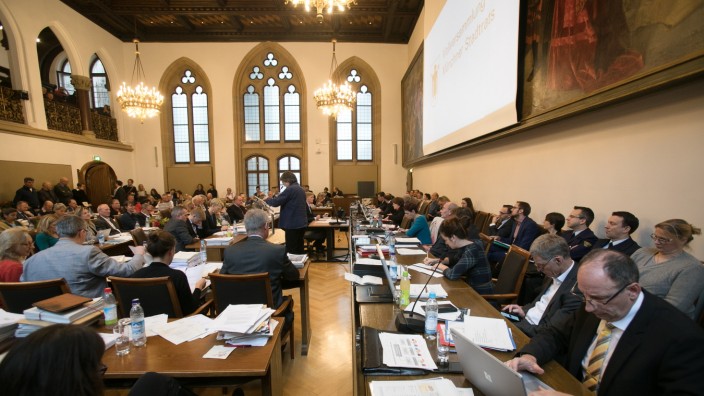 Wechsel an der Stadtspitze: In der Vollversammlung sitzen sie immer vorn (auf dem Bild rechts), neben dem Oberbürgermeister und den Bürgermeisterinnen: die Münchner Referenten.