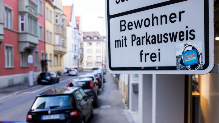 Freiburg: Parkausweise sollen Anwohnern helfen, Platz für ihr Auto zu finden, und das zu günstigen Preisen. In Freiburg gilt das nicht mehr.