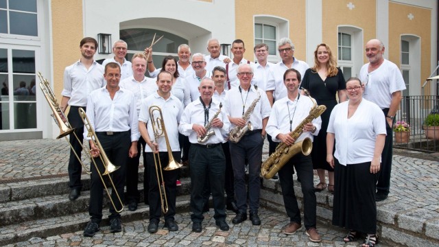 Kulturvorschau für Ebersberg: Die EBE-JAZZ Big Band lädt wieder zum Konzert in den Klosterbauhof.