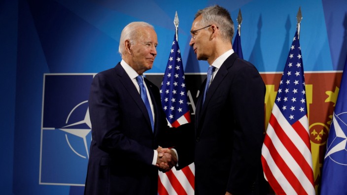 Nato-Gipfel in Madrid: Der Gipfel in Madrid gilt schon jetzt als "historisch": der amerikanische Präsident Joe Biden und Nato-Generalsekretär Jens Stoltenberg (von links).