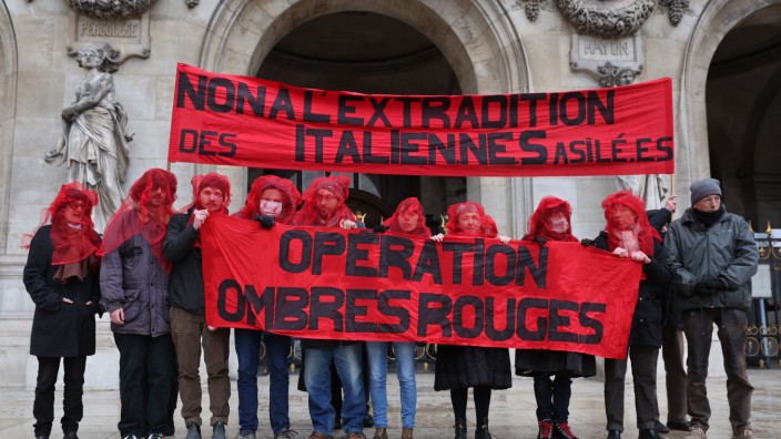 Frankreich: Gegner der Polizeiaktion "Rote Schatten" demonstrierten im April in Paris gegen eine Auslieferung von Mitgliedern der Roten Brigaden nach Italien.